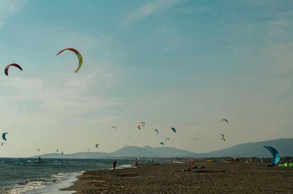 Kites on the Velika plaža (Long Beach), Montenegro